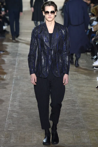 Look 17